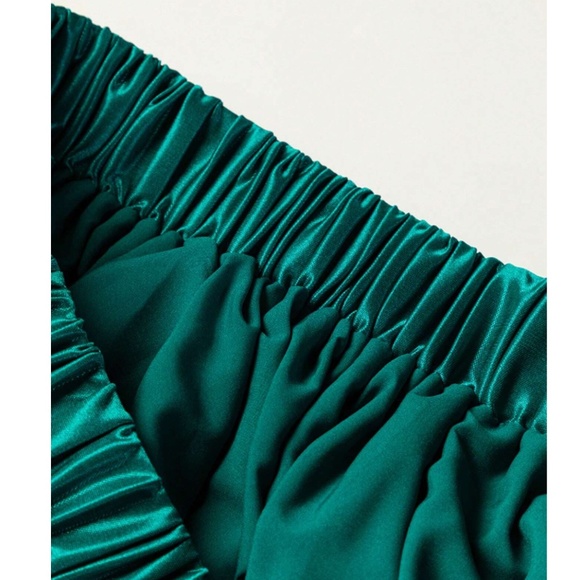 Classic Emerald Green Pleated Party Maxi Skirt - Picture 5 of 5